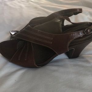 Clark’s Artisan brown Leather Heals